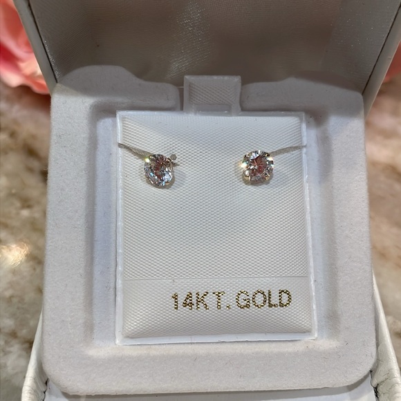 NIB 14K Yellow Gold Stud Earrings - Picture 2 of 3